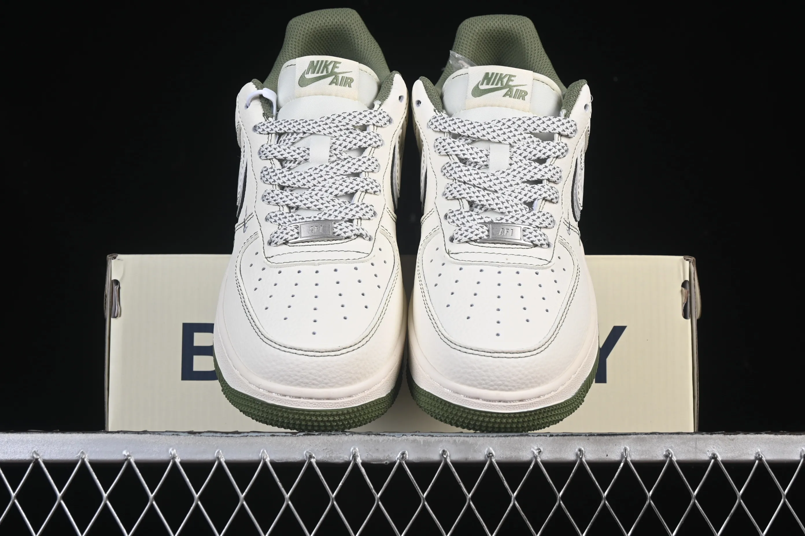All categories Nk Air Force 1 Air Force series Nk Air Force 1 Low Air Force low top Nike Air Force 1'07 Low Burberry co-branded Mi Army green electric embroidery Air Force 1 low top casual sneakers JP8028-003